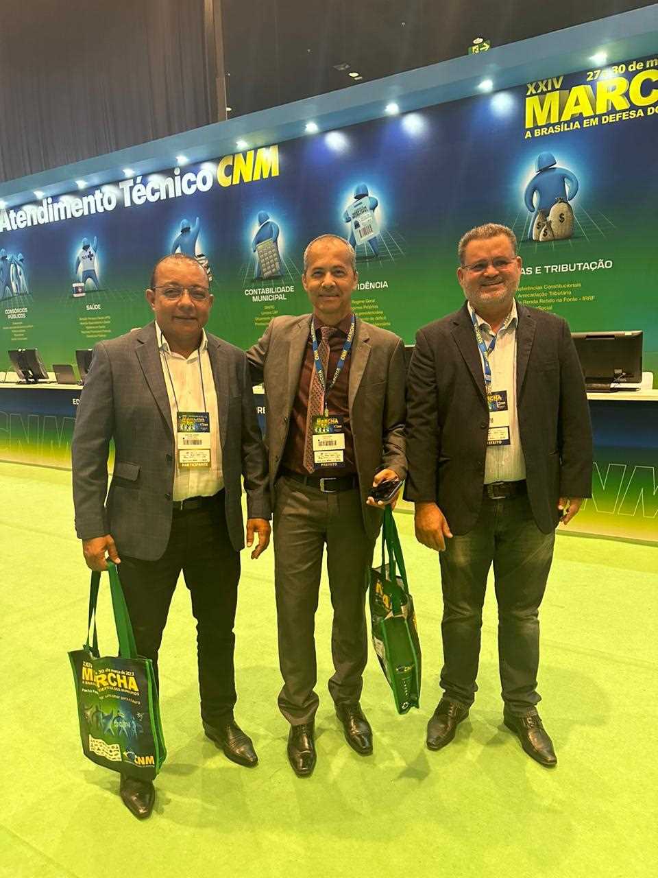 Camacã: Prefeito Paulo do Gás participa em Brasília da 24ª Marcha em defesa dos municípios e recebe emenda de 3 milhões e veículos
